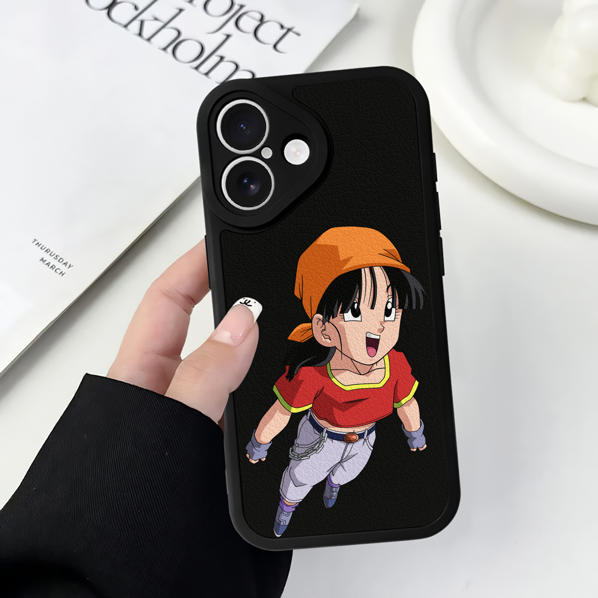 （画像用） ドラゴンボール パン DRAGON BALL Pan 【iPhone 16シリーズ対応】シリコンスマホケース（レザー調） 材質：シリコン